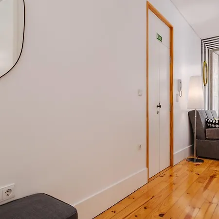 Flores Street Apartment *