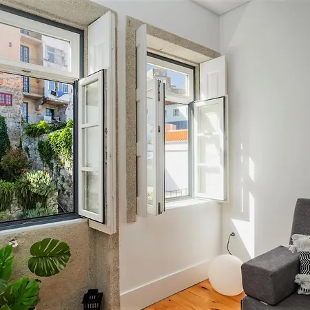Flores Street Apartment *